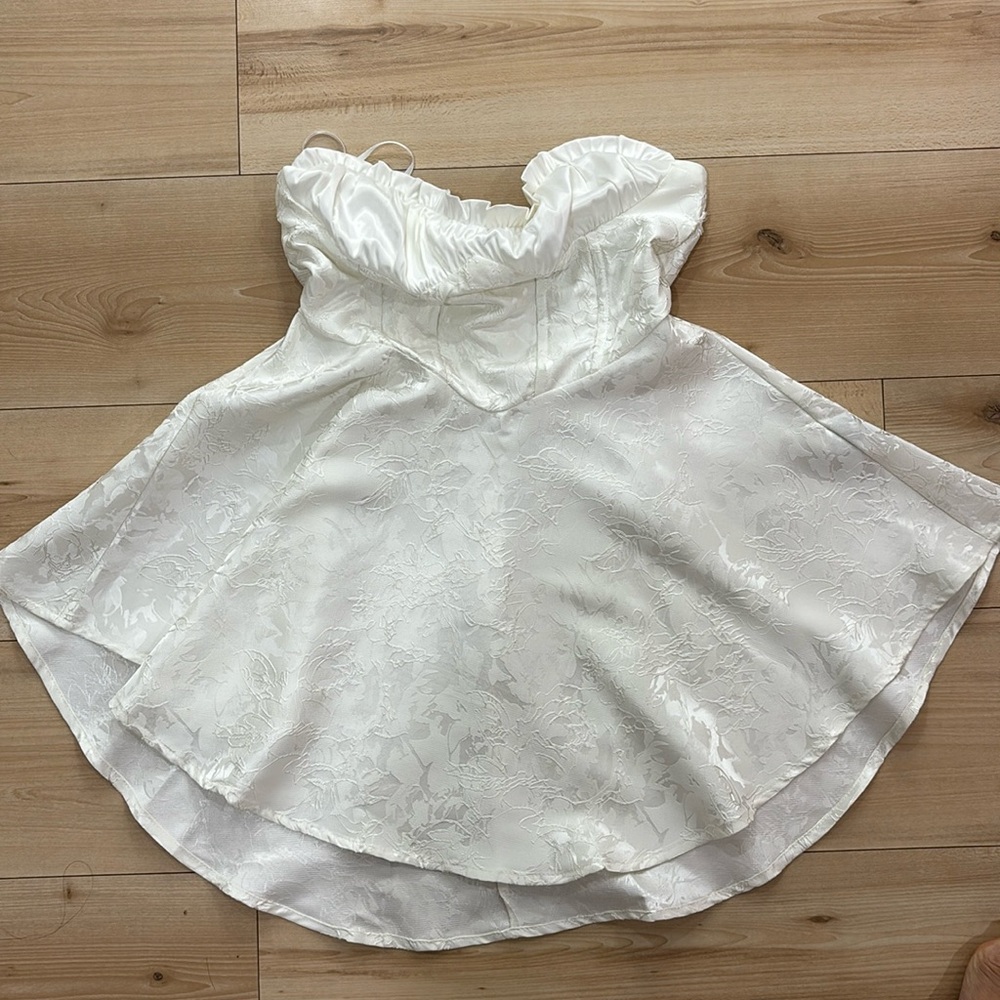 FINESSED / BRIDAL MINI CORSET TYPE DRESS
SIZE M.